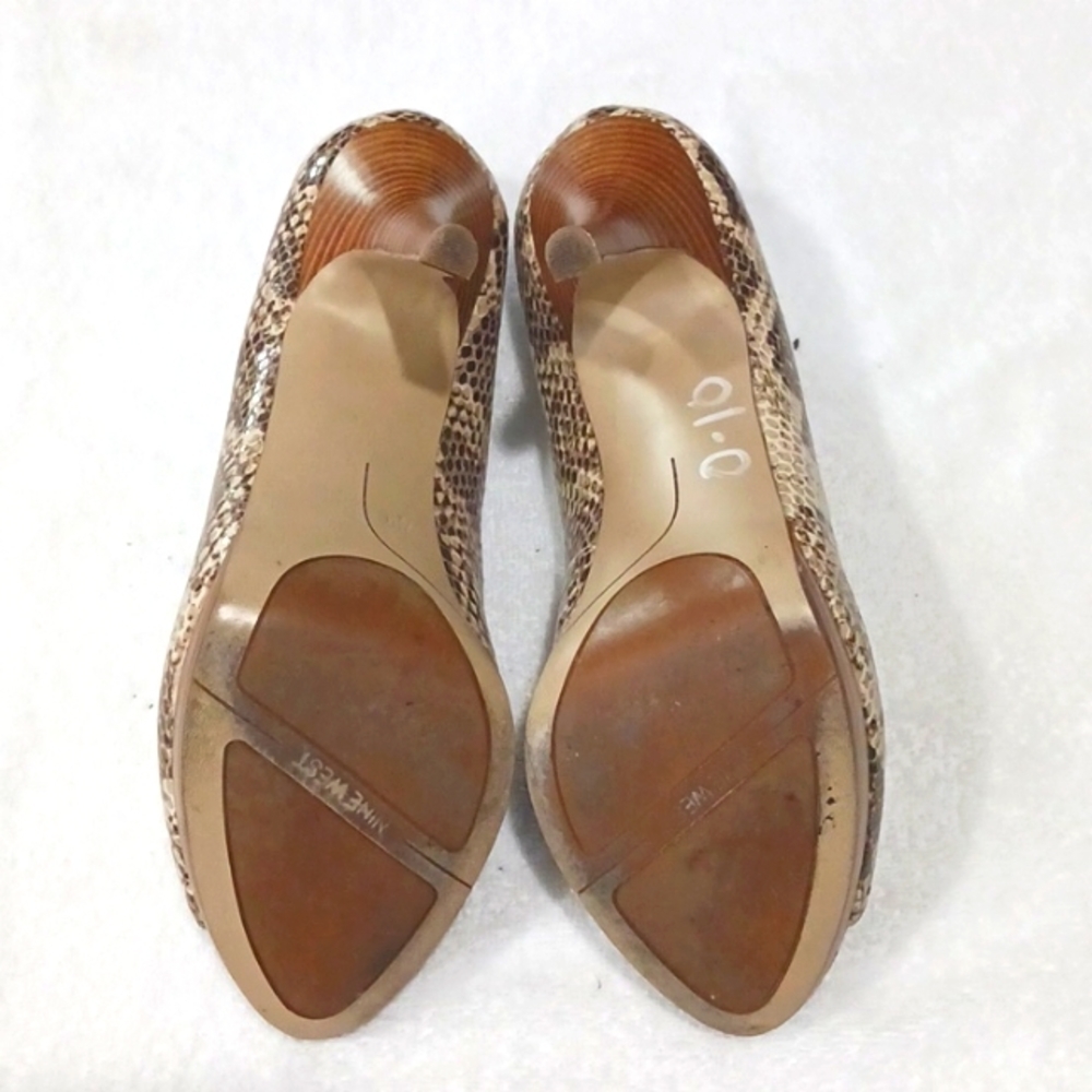 NINE WEST, SNAKE SKIN, PLATFORM, PEEP TOE Size 7 1/2. - Picture 10 of 12
